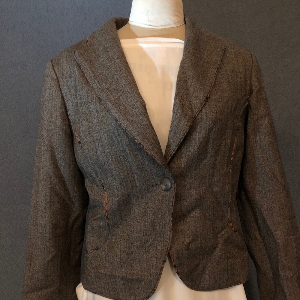 Lightweight warm-grey jacket with colorful piping